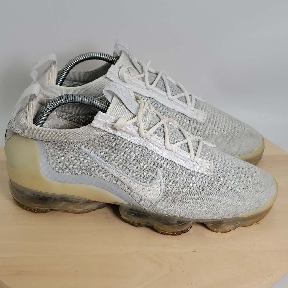 Nike Air VaporMax 2021 Flyknit Hi Women Size 9.5 White Running Sneaker